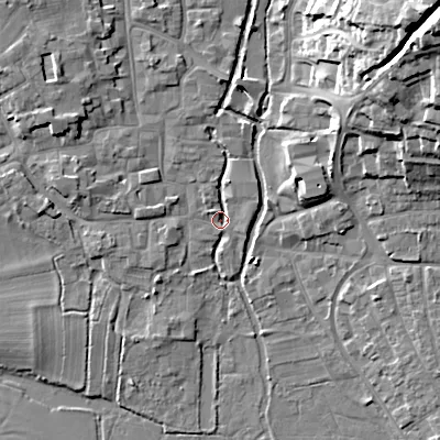 Shaded relief map of the ground around BH211DS, computed from Environment Agency LiDAR. The ground here sits at about 18 m above sea level and falls 27 m across the surrounding 800 m. Surface water reaching this point runs off ground lying to the north-west, 6.8 m higher.