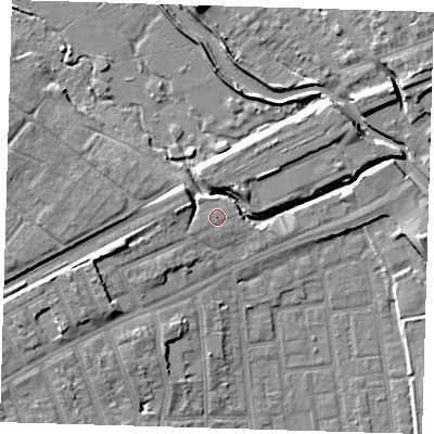 Shaded relief map of the ground around E125LQ, computed from Environment Agency LiDAR. The ground here sits at about 7 m above sea level and falls 9 m across the surrounding 800 m. Surface water reaching this point runs off ground lying to the south-west, 1.1 m higher.
