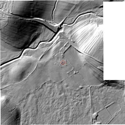 Shaded relief map of the ground around LA28AZ, computed from Environment Agency LiDAR. The ground here sits at about 135 m above sea level and falls 22 m across the surrounding 800 m. Surface water reaching this point runs off ground lying to the north, 0.6 m higher.