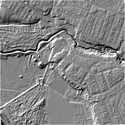 Shaded relief map of the ground around M218FE, computed from Environment Agency LiDAR. The ground here sits at about 28 m above sea level and falls 9 m across the surrounding 800 m. Surface water reaching this point runs off ground lying to the north, 1.5 m higher.