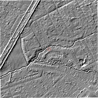 Shaded relief map of the ground around M333RZ, computed from Environment Agency LiDAR. The ground here sits at about 25 m above sea level and falls 5 m across the surrounding 800 m. Surface water reaching this point runs off ground lying to the north-north-east, 2.5 m higher.