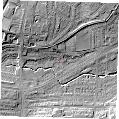 Shaded relief map of the ground around N135HZ, computed from Environment Agency LiDAR. The ground here sits at about 25 m above sea level and falls 20 m across the surrounding 800 m. Surface water reaching this point runs off ground lying to the north-north-west, 7.8 m higher.