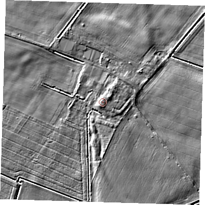 Shaded relief map of the ground around PE140LX, computed from Environment Agency LiDAR. The ground here sits at about 4 m above sea level and falls 6 m across the surrounding 800 m. Surface water reaching this point runs off ground lying to the north-east, 1.8 m higher.