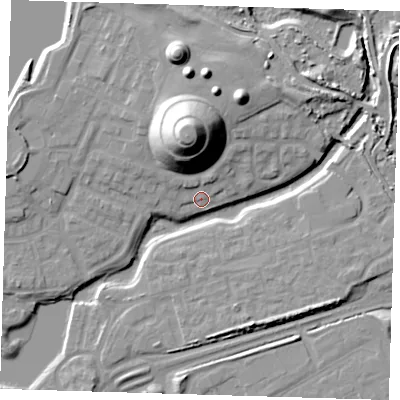 Shaded relief map of the ground around SE280LT, computed from Environment Agency LiDAR. The ground here sits at about 3 m above sea level and falls 25 m across the surrounding 800 m. Surface water reaching this point runs off ground lying to the north-north-west, 20.9 m higher.